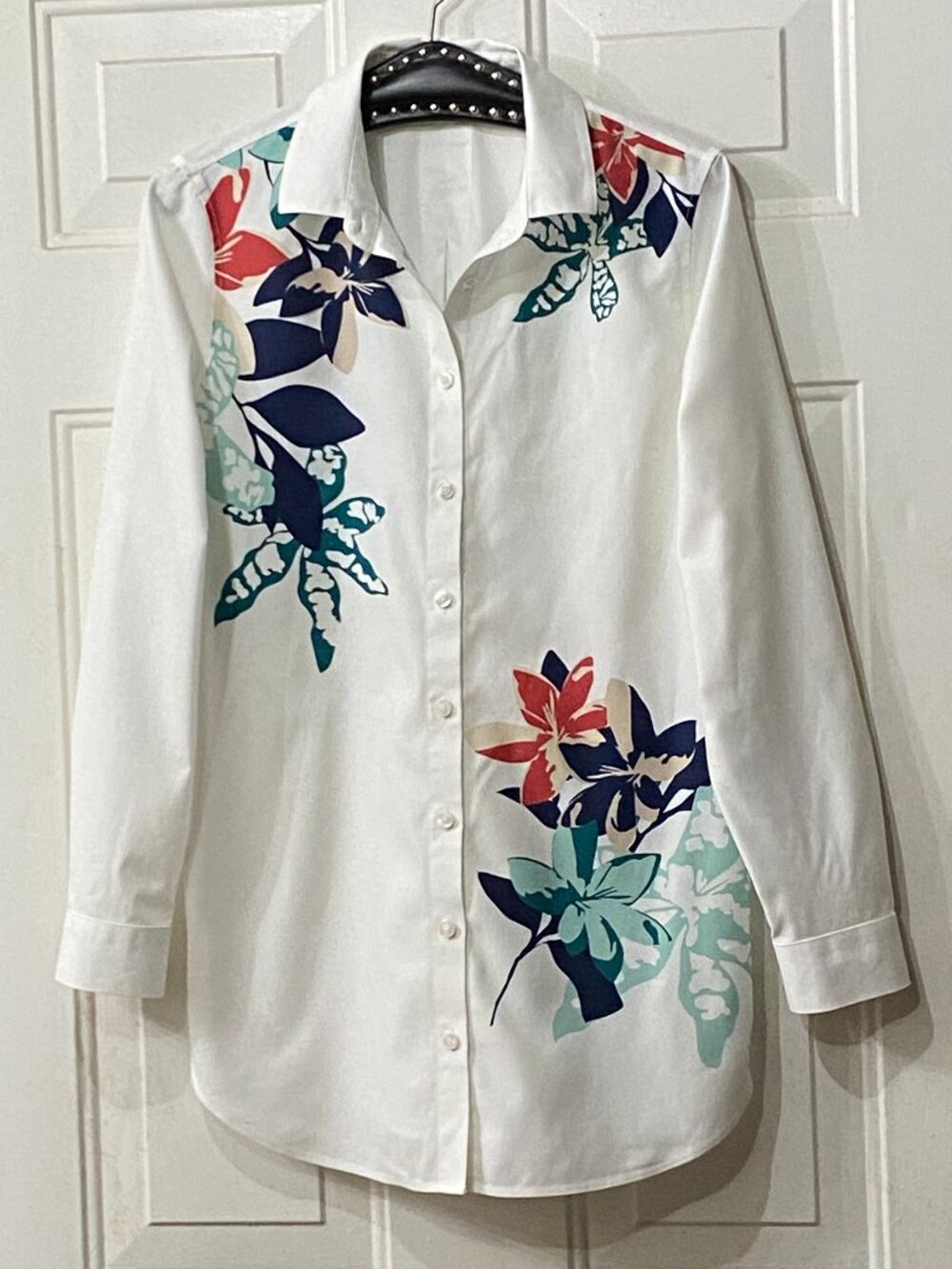 Chico's Sz 0 (S) Womens Button Up Shirt Tunic Log Sleeve White Floral Front